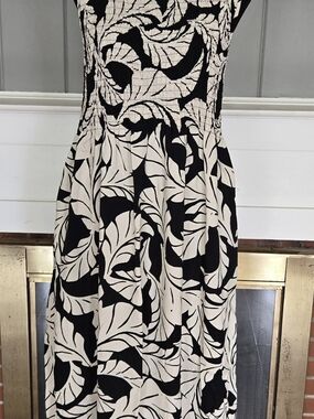 Black and Cream Leaf-Print Women's Dress